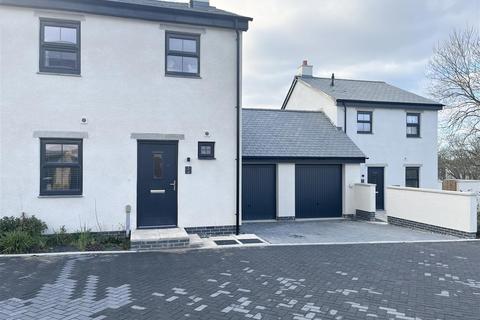 3 bedroom semi-detached house to rent, Chough Close, Trevemper TR8