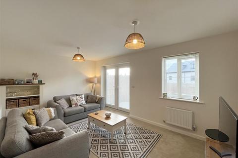 3 bedroom semi-detached house to rent, Chough Close, Trevemper TR8