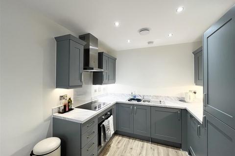 3 bedroom semi-detached house to rent, Chough Close, Trevemper TR8