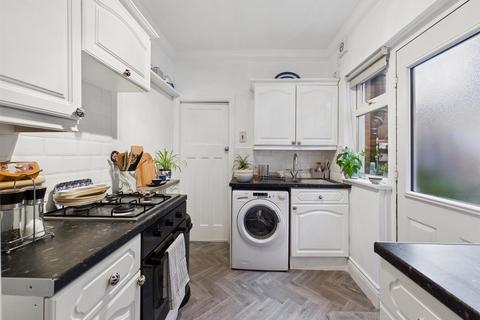 2 bedroom apartment to rent, Milton Terrace, North Shields