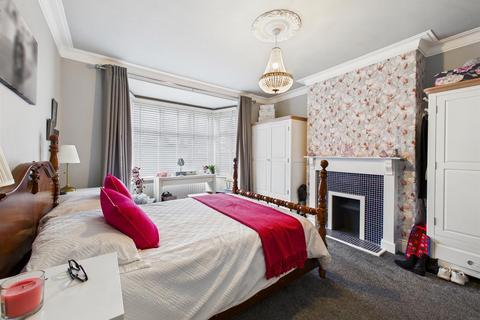 2 bedroom apartment to rent, Milton Terrace, North Shields