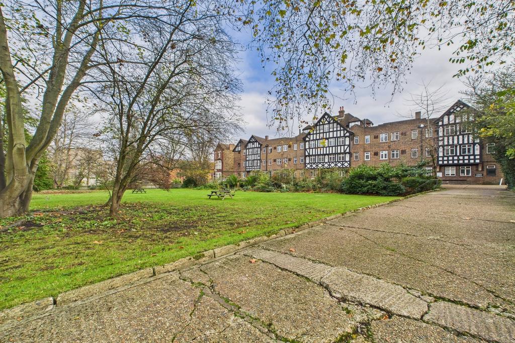 Front Garden / Exter