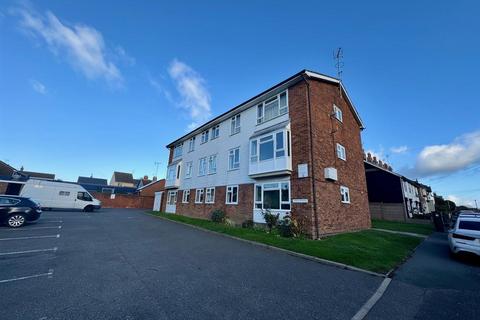 2 bedroom apartment to rent, Western Road, Burnham-On-Crouch