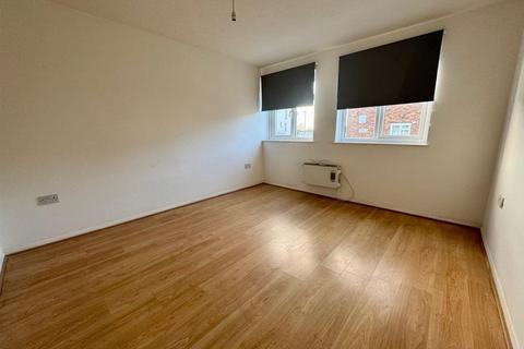 2 bedroom apartment to rent, Western Road, Burnham-On-Crouch