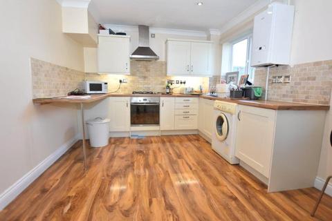 3 bedroom semi-detached house to rent, Evenlode Drive, Didcot, Oxfordshire, OX11