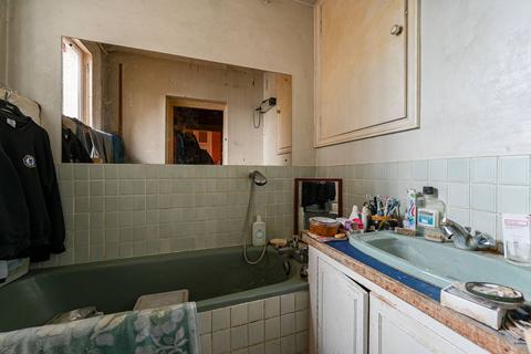 3 bedroom flat for sale, Moore Park Road, Moore Park Estate, London, SW6