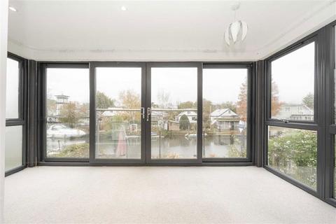 undefined, Riverside, Sunbury-On-Thames TW16