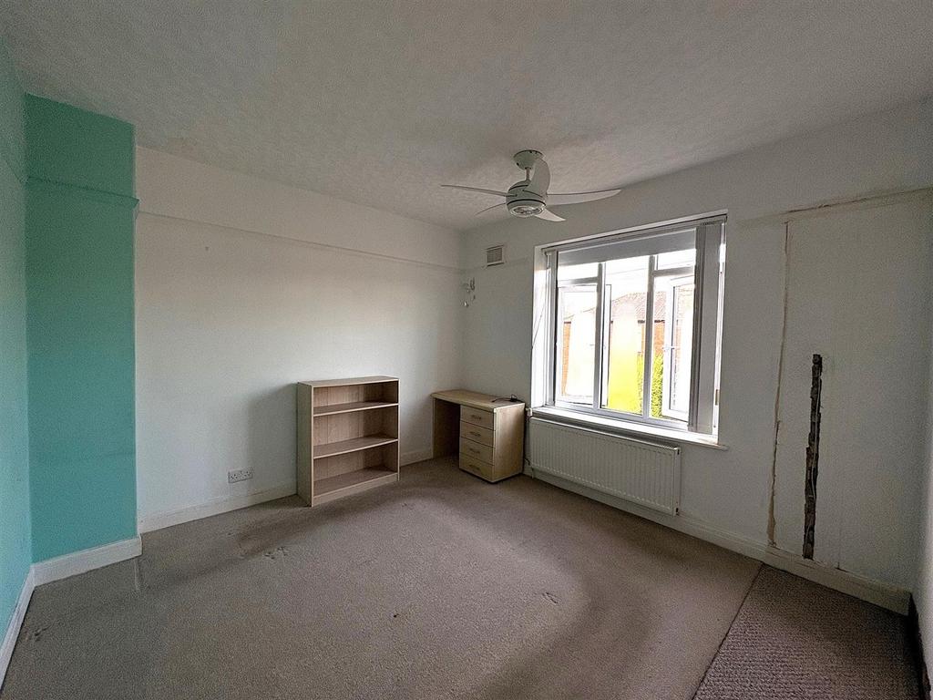 Bedroom 1.jpg