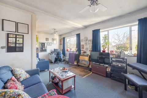 2 bedroom duplex for sale, Lansdowne Way, London SW8
