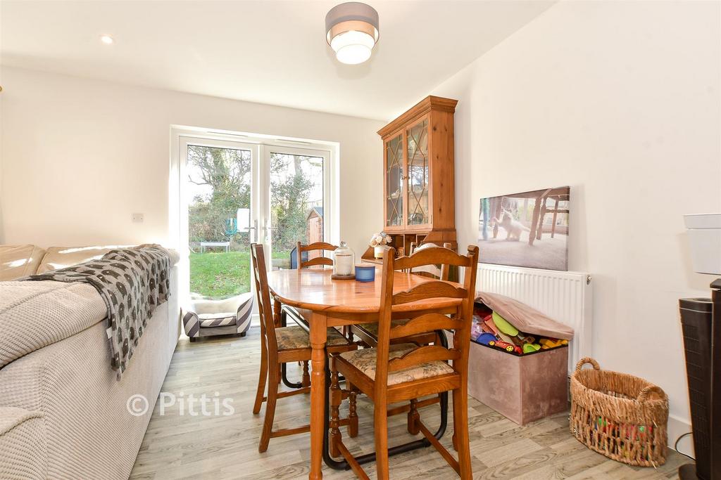 Lounge/Dining Area