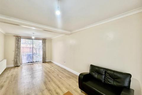 undefined, Park Avenue, Southall UB1