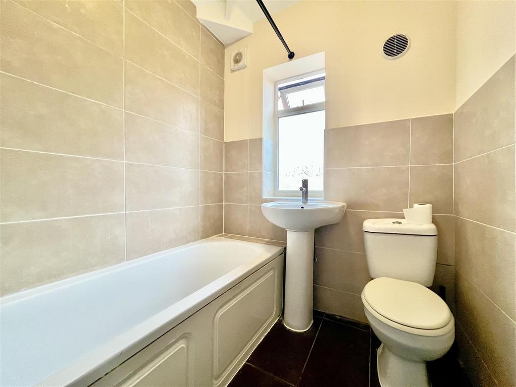 Family Bathroom/ WC