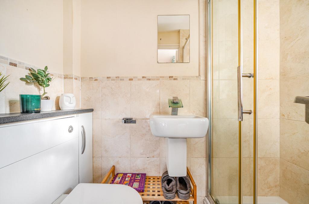 1381052 12 692596...