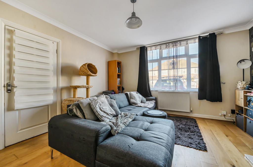 1381052 18 692597...