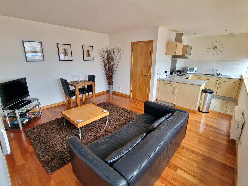 Lounge/Kitchen