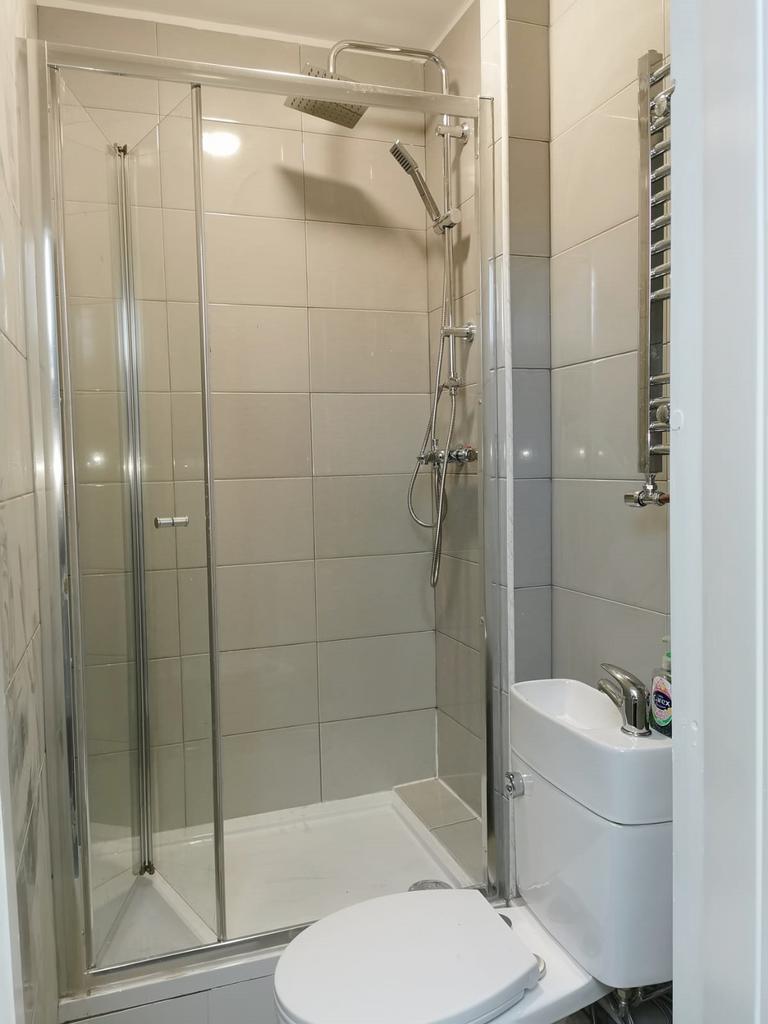 Bedroom 2 Ensuite