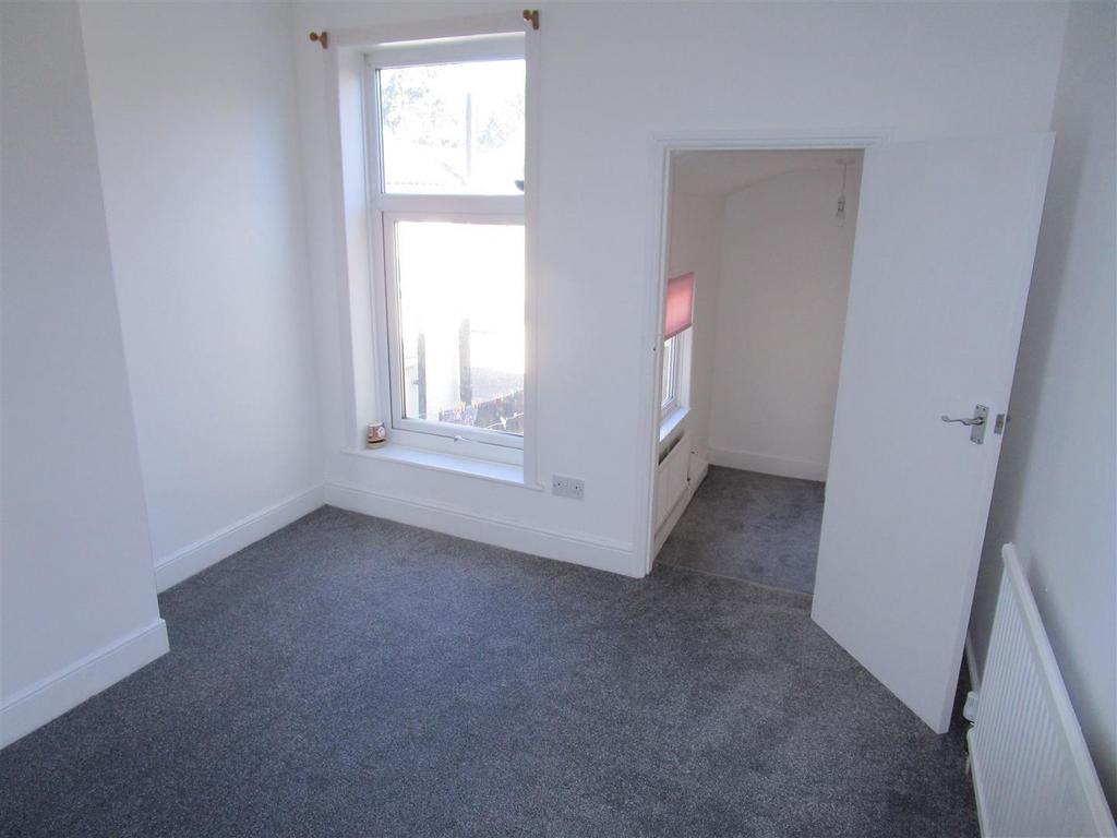 9 Alpha Rd bed 1.jpg