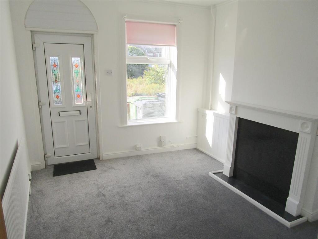 9 Alpha Rd lounge.jpg