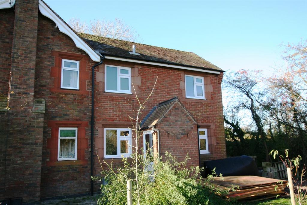 Thegranarycrowle,front.JPG