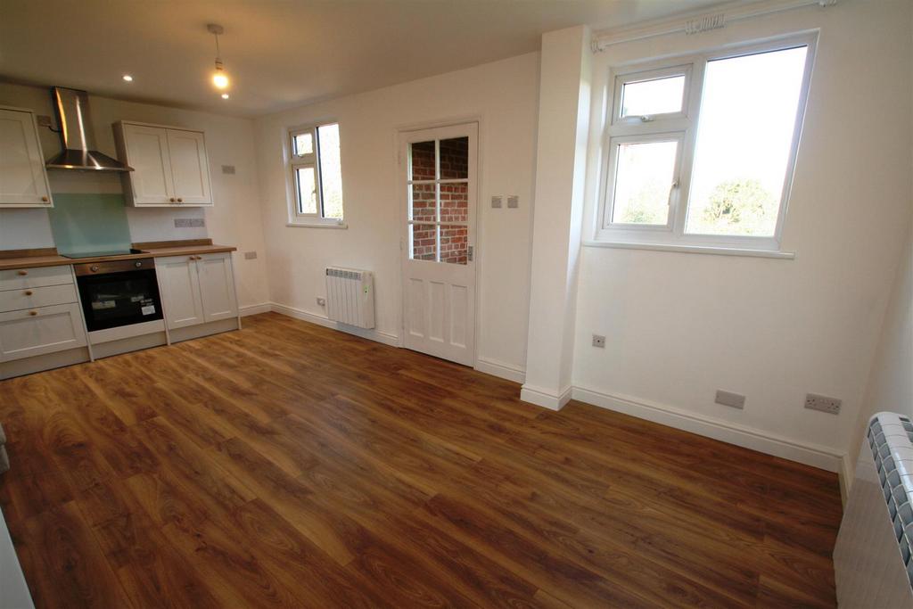 Thegranarycrowle,loungekitchen2.JPG