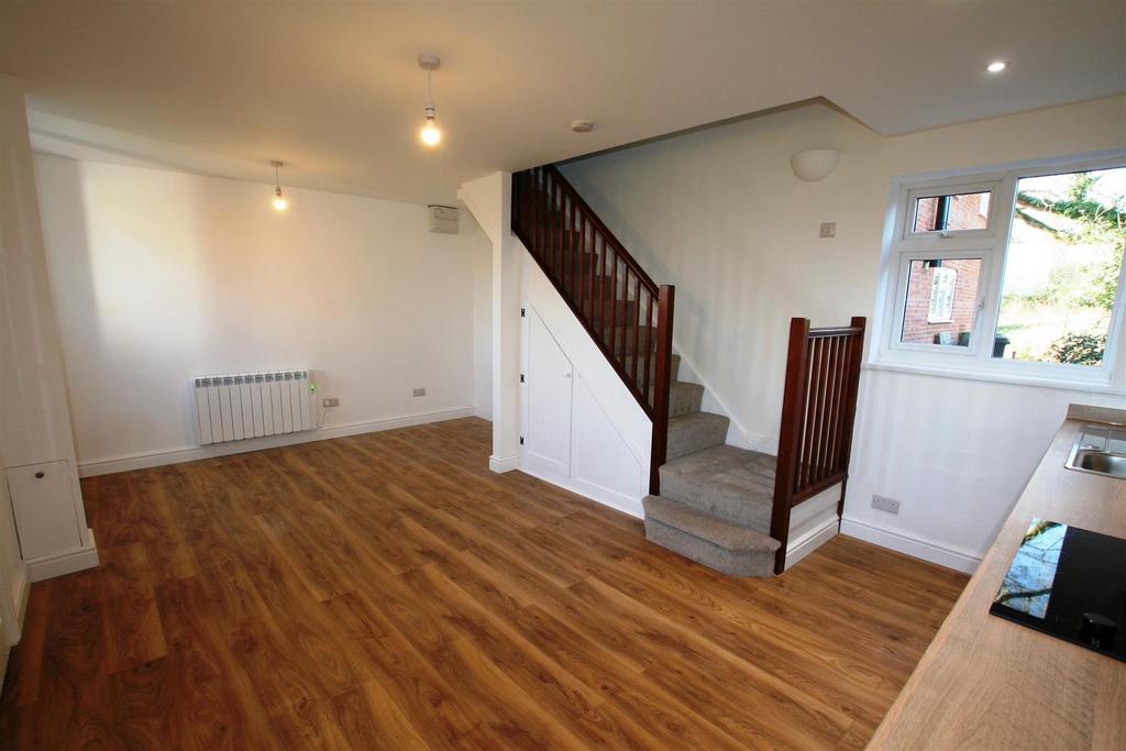 Thegranarycrowle,loungekitchen3.JPG