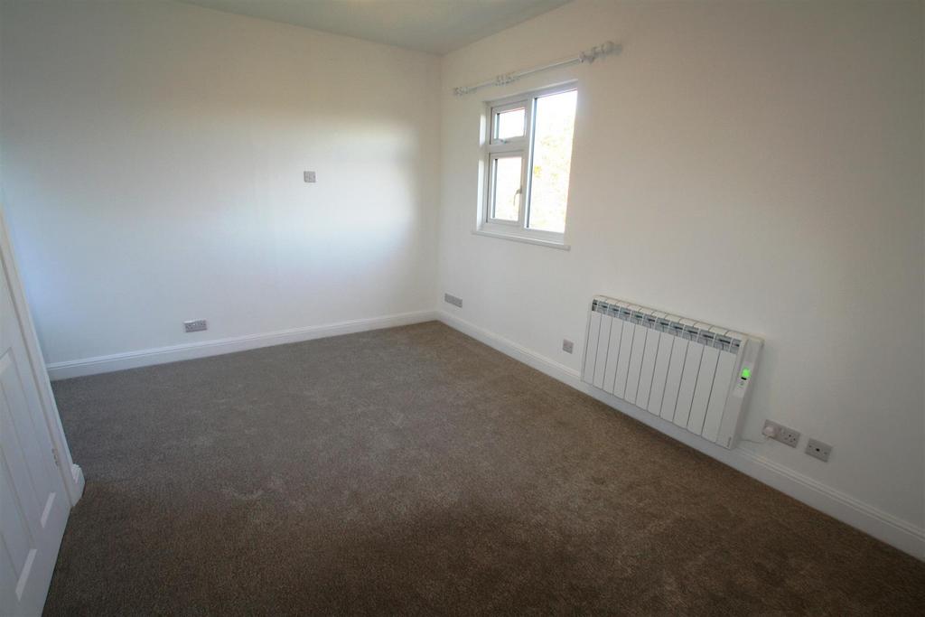 Thegranarycrowle,bed1.JPG