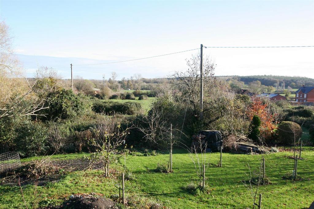 Thegranarycrowle,views.JPG