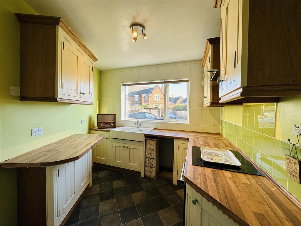 Kitchen3.jpg