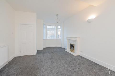 2 bedroom end of terrace house to rent, Moorside Road, Manchester M27