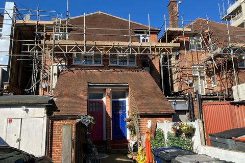 undefined, 30b Ballards Lane, London, N3 2HB