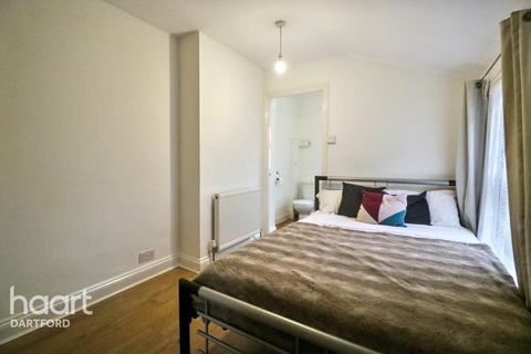 undefined, Maximfeldt Road, ERITH