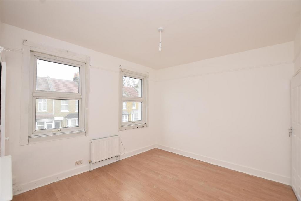 Bedroom 1.jpg