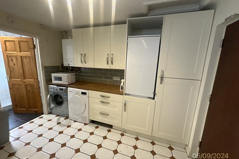 4 bedroom terraced house to rent, Bedford Street, CF24 3DB