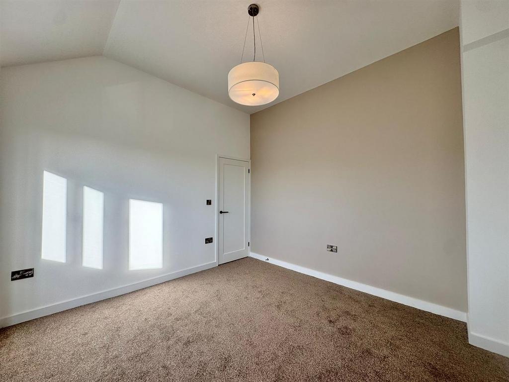 Bedroom 1 (2).jpg