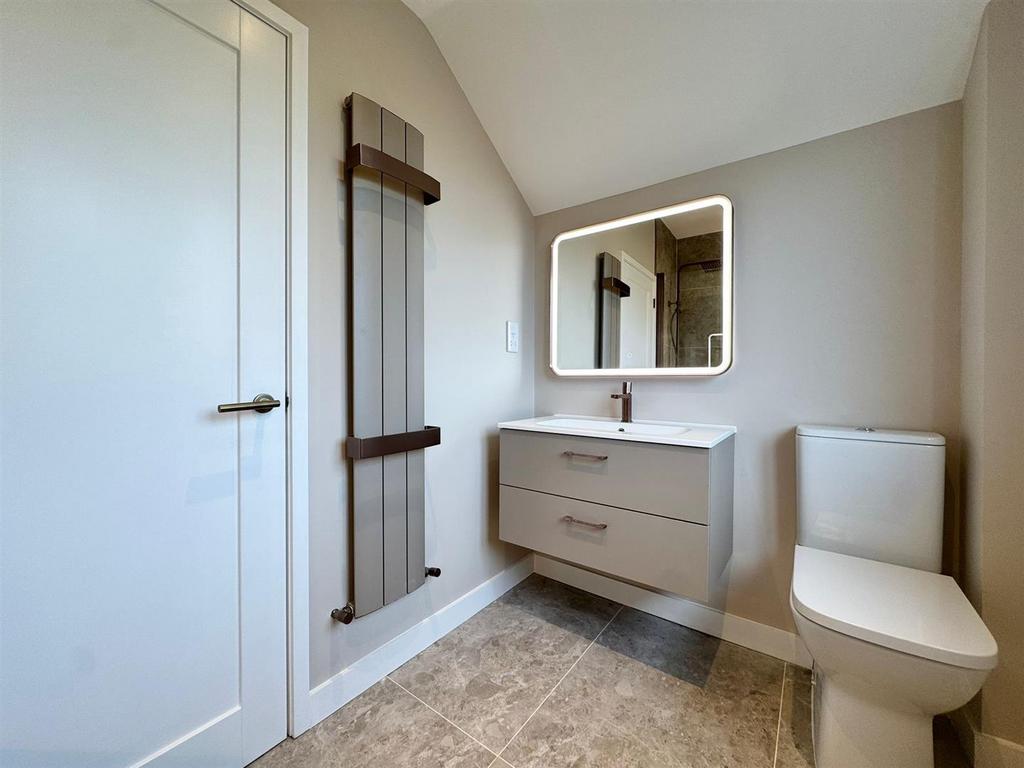 Bathroom (2).jpg