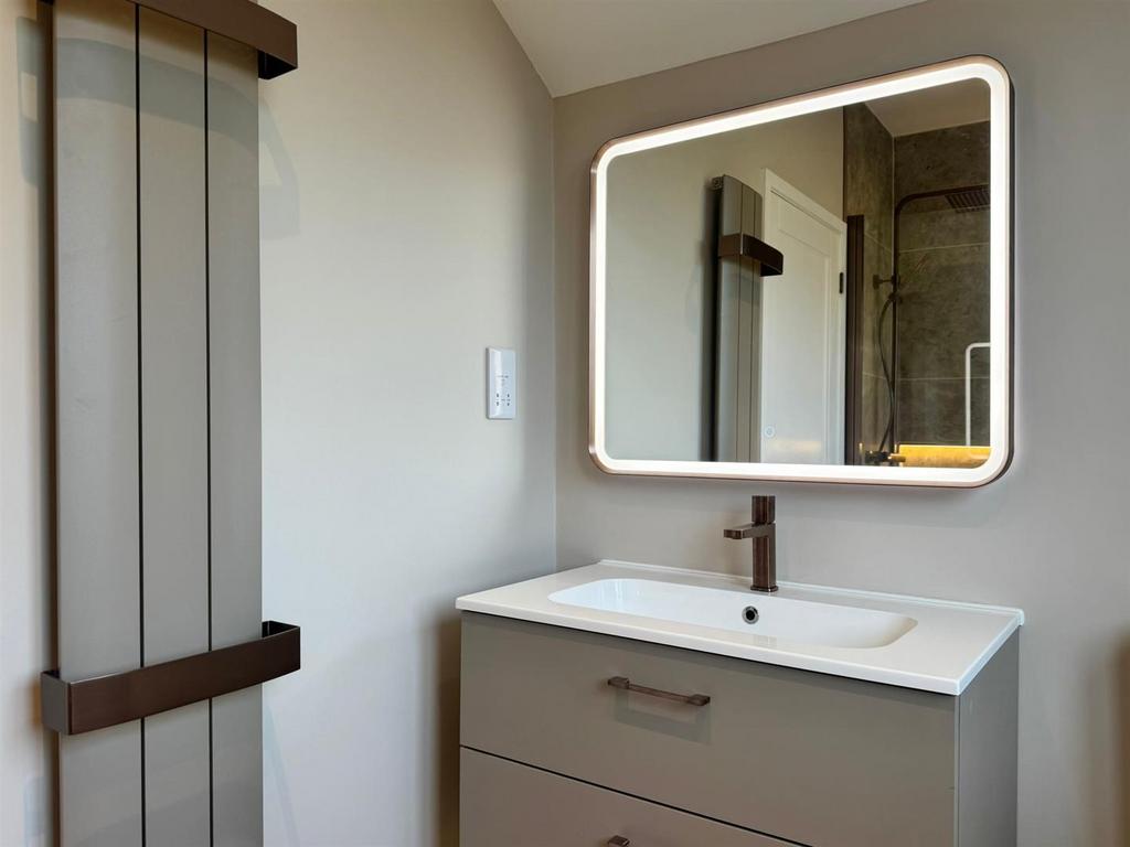 Bathroom (4).jpg