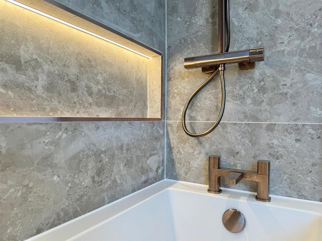 Bathroom (5).jpg