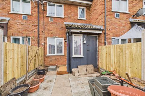 1 bedroom terraced house to rent, Shellfield Close, Staines-upon-Thames, Surrey, TW19