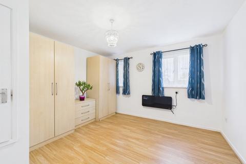 1 bedroom terraced house to rent, Shellfield Close, Staines-upon-Thames, Surrey, TW19