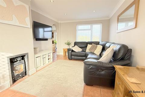 3 bedroom terraced house for sale, Park Road, Northaw, Potters Bar