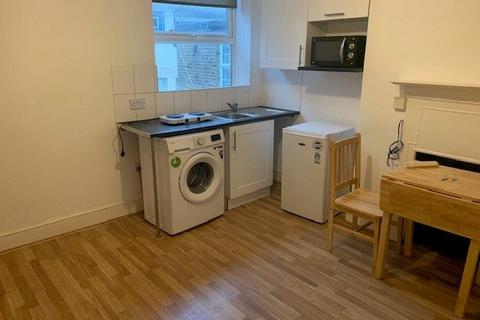 Studio to rent, Station Road, Harrow HA1