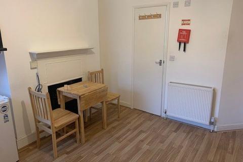 Studio to rent, Station Road, Harrow HA1