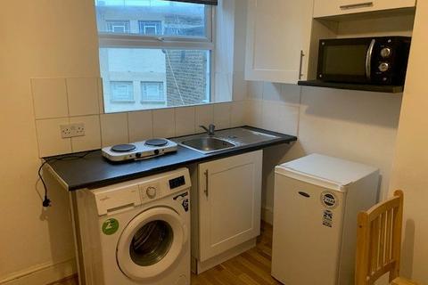 Studio to rent, Station Road, Harrow HA1