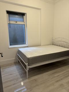 4 bedroom flat to rent, Miskin Street