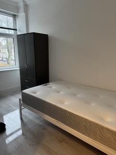 4 bedroom flat to rent, Miskin Street