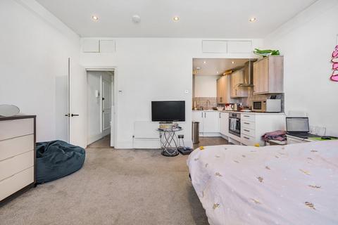 Studio to rent, Cranes Park, Surbiton, KT5