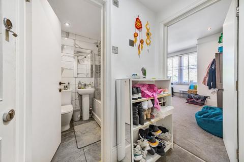 Studio to rent, Cranes Park, Surbiton, KT5