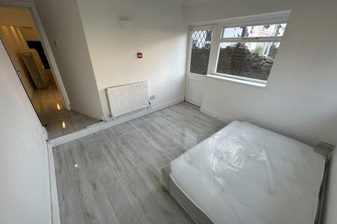 4 bedroom flat to rent, F1- Marlborough Road