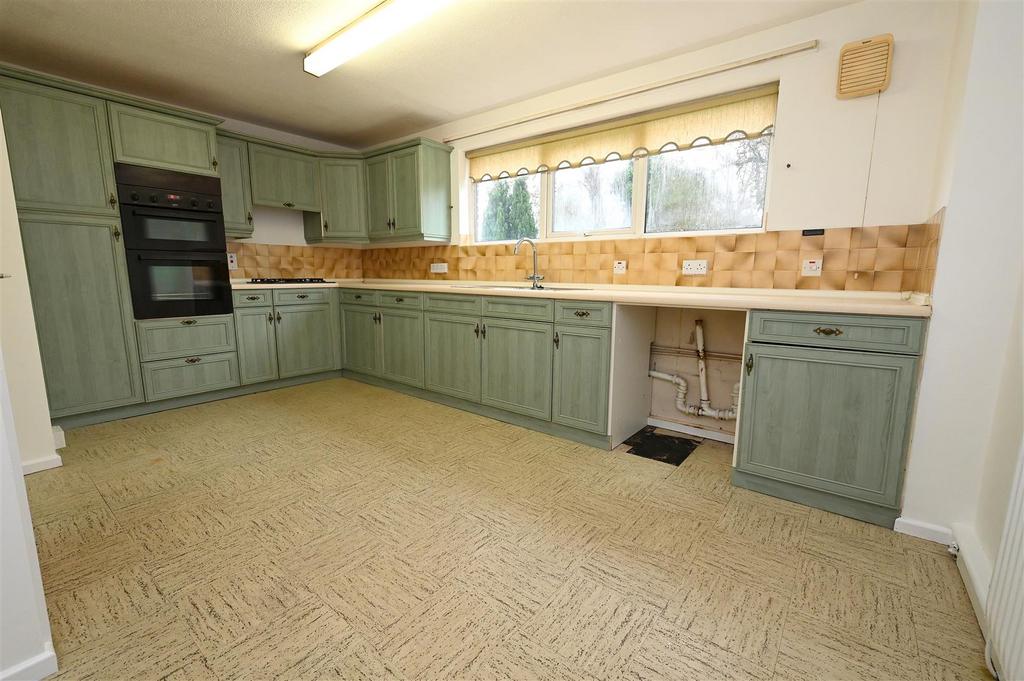 Kitchen2.JPG