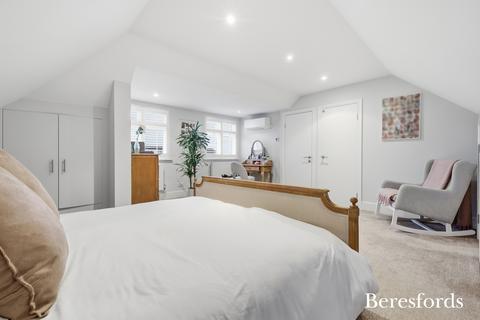 4 bedroom detached house for sale, Gaynes Park Road, Upminster, RM14